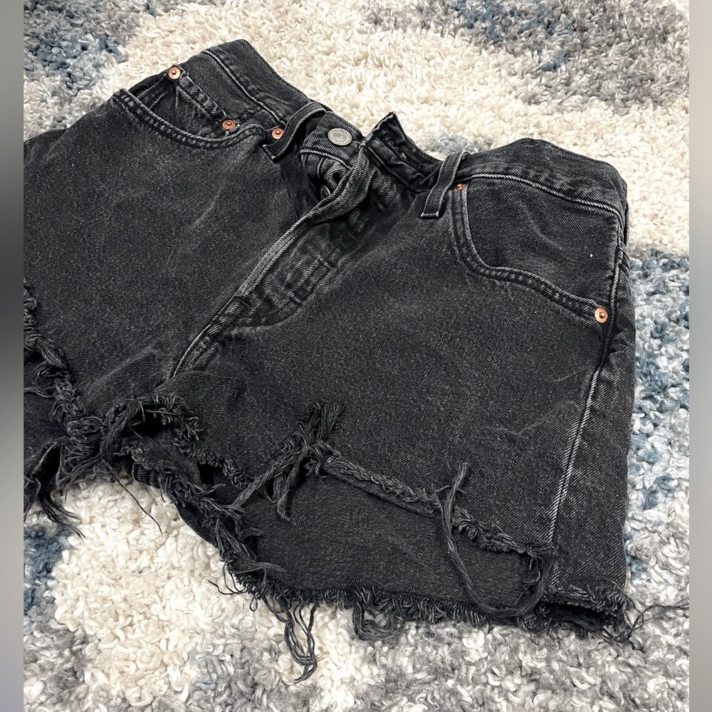Size 6 Levi shorts